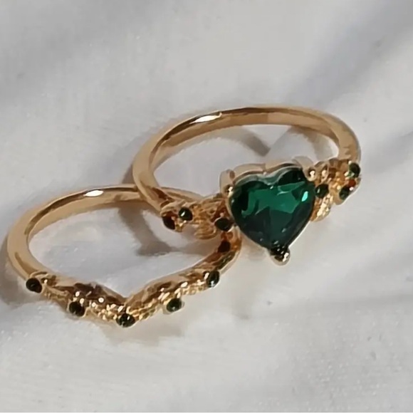 Gold Colored 2pcs Ring with Green Heart-Shaped Synthetic Zirconia- NIP - Picture 3 of 7